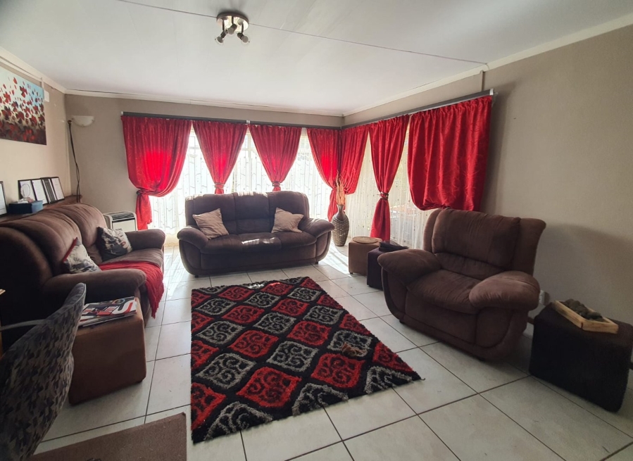 4 Bedroom Property for Sale in Generaal De Wet Free State